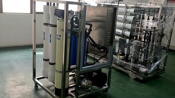 Planta 1000LPH del RO del agua de mar de la caja SS316L de la madera contrachapada para la producción del agua potable