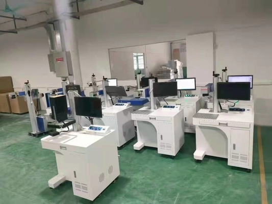 máquina de grabado del laser del color de 30W RAYCUS IPG MOPA para el metal